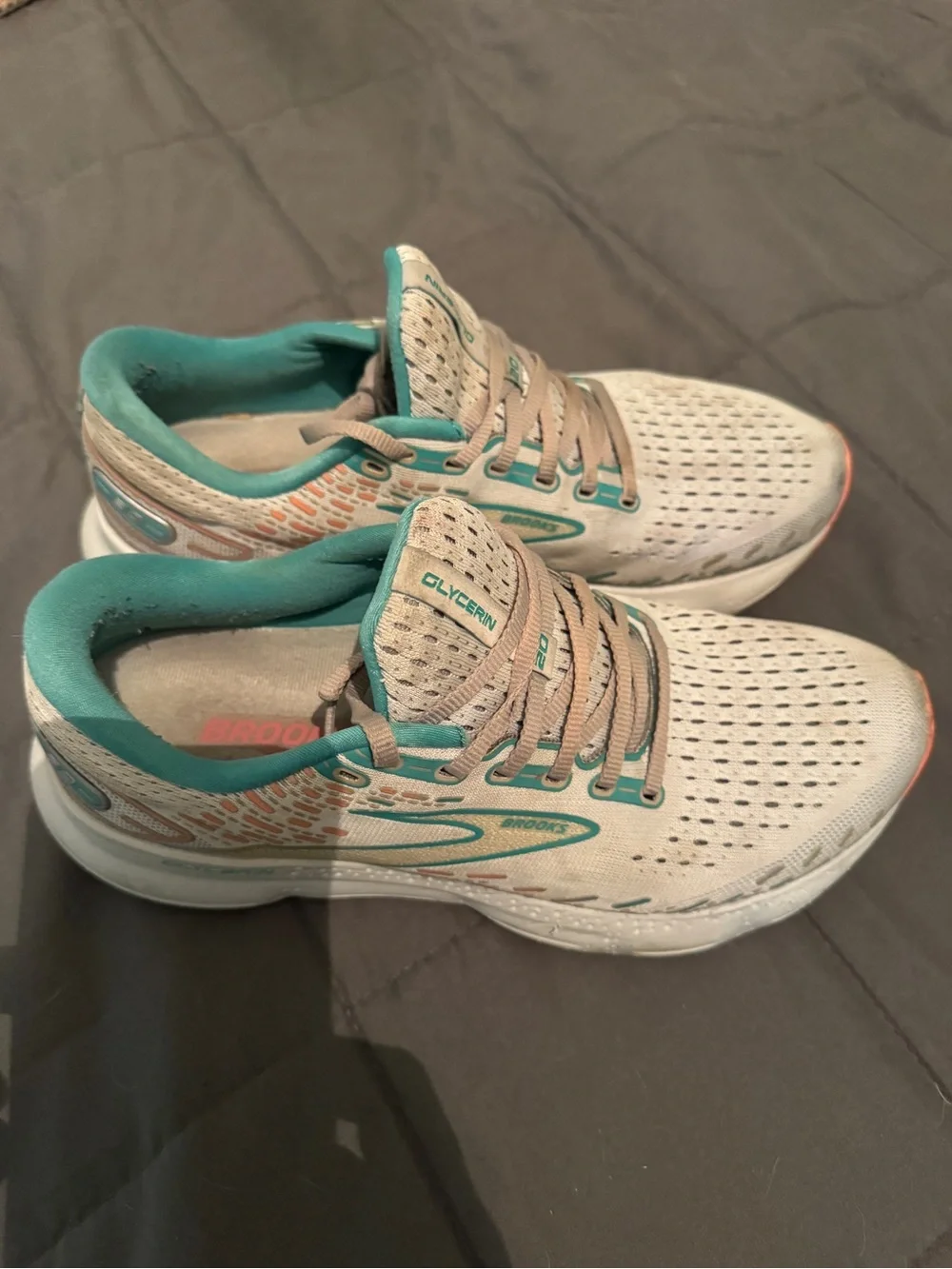 Saucony Women's Glycerin 20 Running Shoes in Beige and Teal